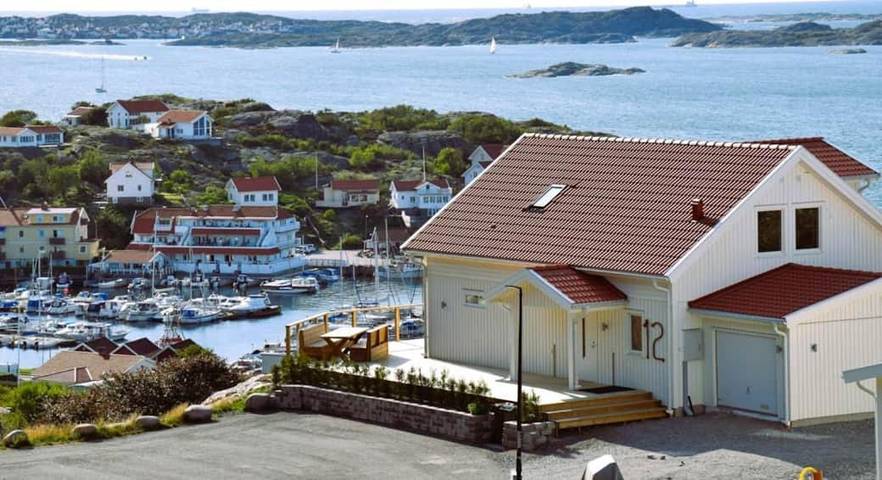 Ferienhaus für 10 Personen, mit Balkon und Terrasse sowie Pool und Ausblick in Ellös