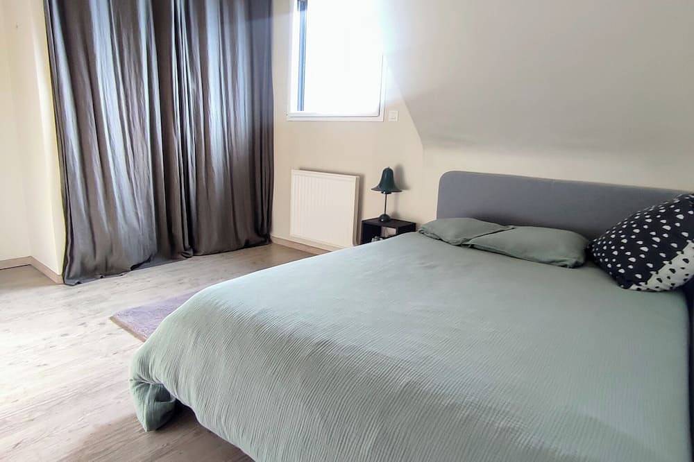 Family house 6 pers, heated pool garden / 10 min Vannes, Gulf and ocean in Theix-Noyalo, Côte des Mégalithes