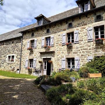 Maison d’hôte pour 2 personnes, avec terrasse ainsi que piscine et jacuzzi dans l' Aveyron