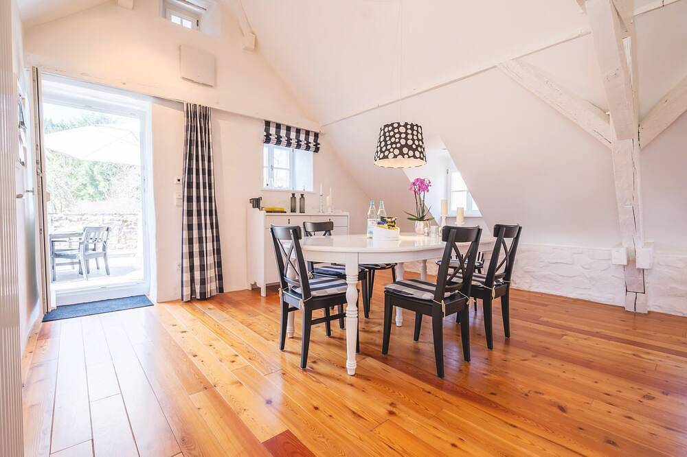 Stilvolles Apartment auf der Bertradaburg in Mürlenbach, Vulkaneifel