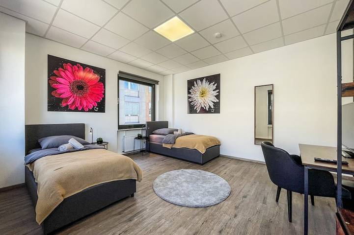 Apartamento entero, Cama de Matrimonio o Dos Camas-Vista a la Ciudad-Baño compartido in Hannover Mitte, Hannover