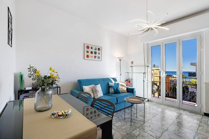 Appartamento intero, Appartamento 'Vista Mare A 150 Mt Dalla Spiaggia' con vista mare, terrazza e aria condizionata in Pietra Ligure, Comune di Pietra Ligure