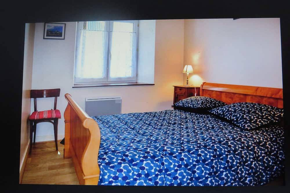 For rent, single-storey farmhouse with large grounds. in Lamballe-Armor, Côte de Goëlo