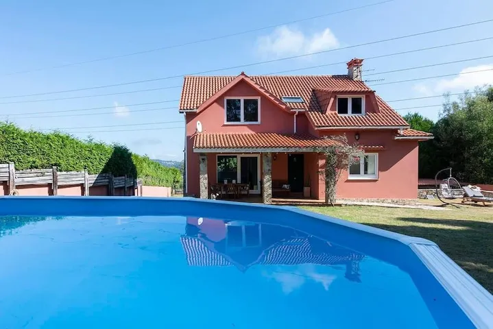 Ferienhaus für 8 Personen, mit Garten und Ausblick sowie Pool, mit Haustier - 1