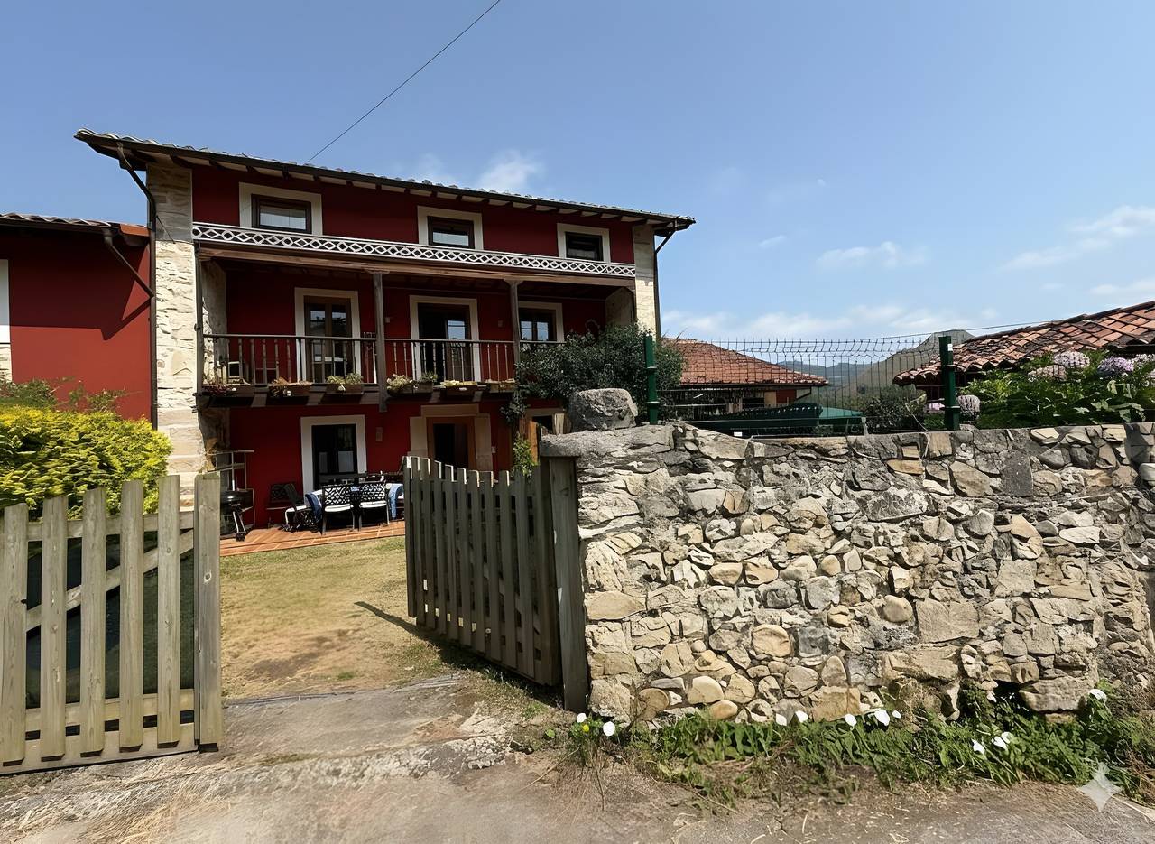 Gîte rural 'Del Tesoro "Tesoro Pequeño"' avec vue montagne, balcon et Wi-Fi in Cangas de Onís, Côte Cantabrique