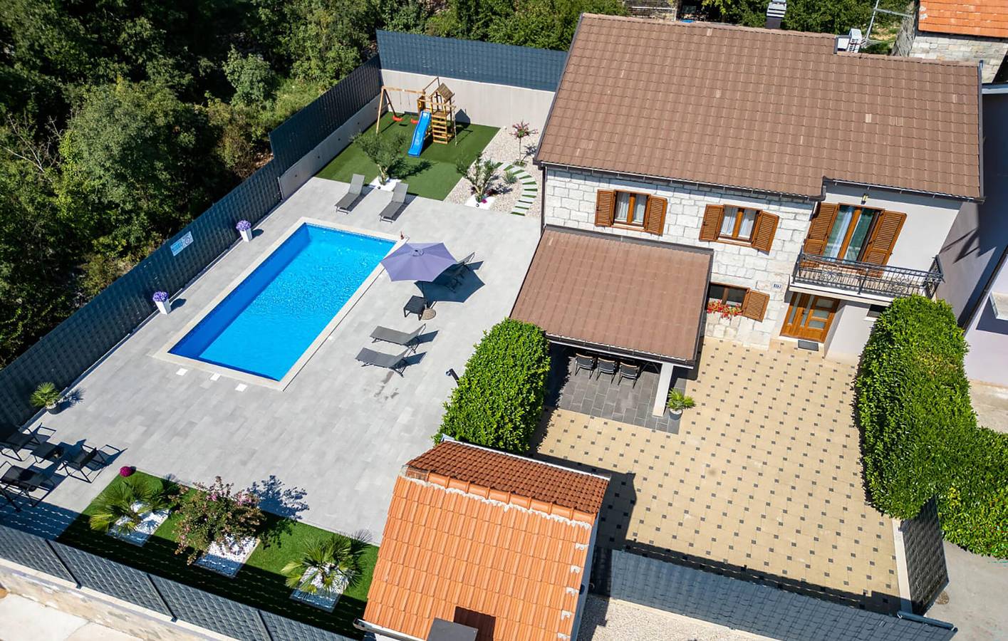 Stilvolle 170 m² große Wohnung mit Terrasse, Pool, WLAN und Parkplatz in Imotski, Makarska Riviera
