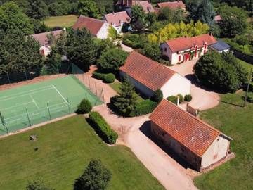 Gîte pour 6 personnes, avec jacuzzi ainsi que terrasse et jardin à Chazemais