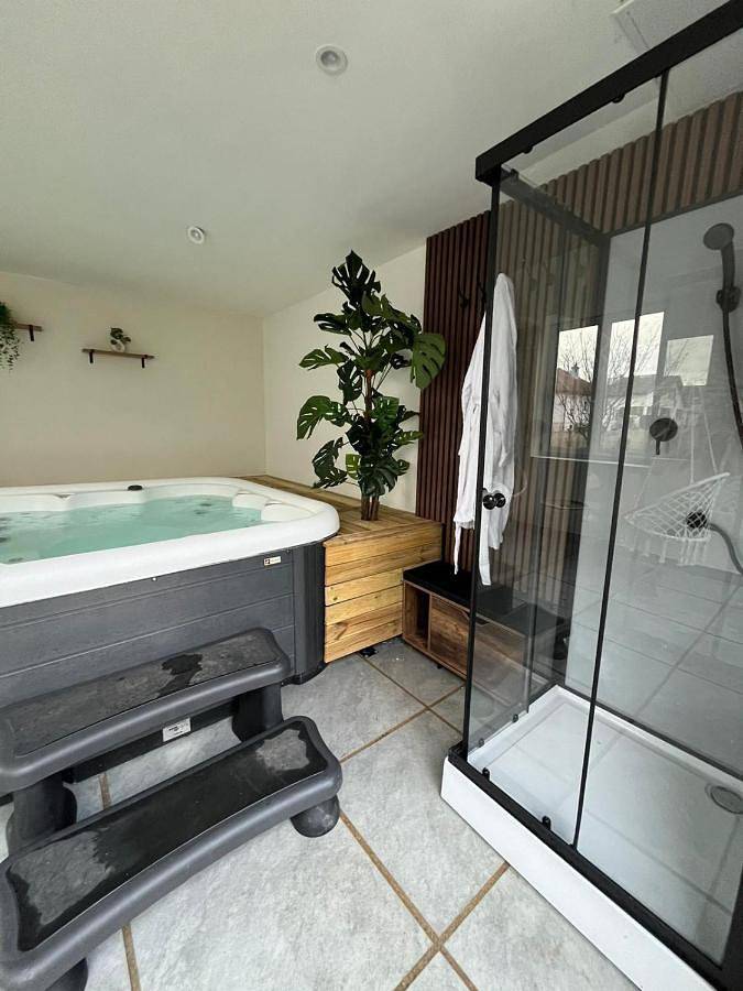 Five-Bedroom House in Luxeuil-les-Bains, Haute-Saône