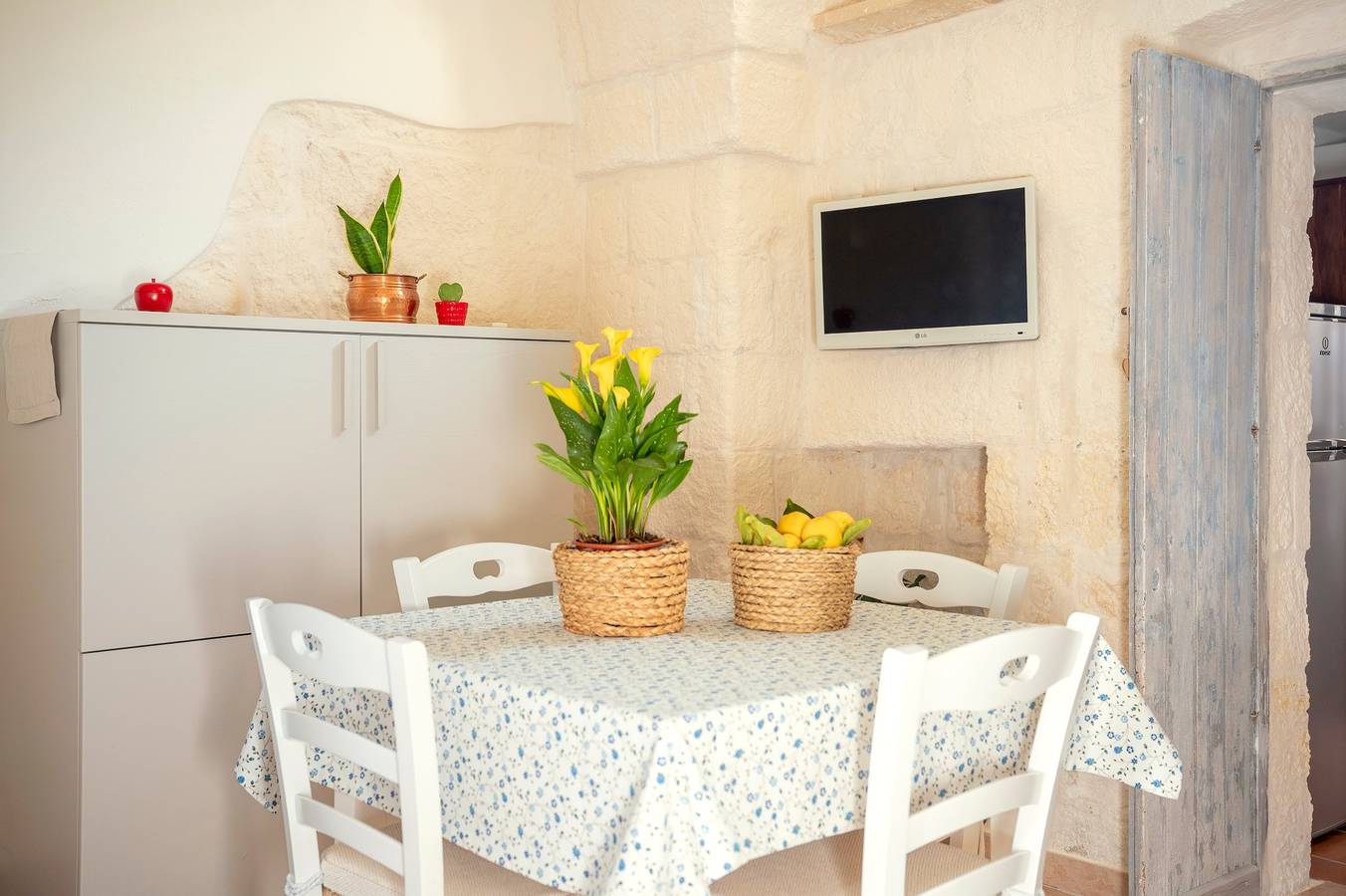 Appartamento intero, Appartamento 'Al Vico' con Terrazza Privata e Aria Condizionata in Carpignano Salentino, Provincia di Lecce