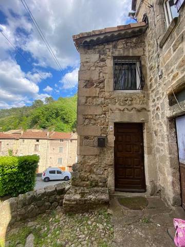 Gîte pour 4 personnes, avec vue dans Largentière