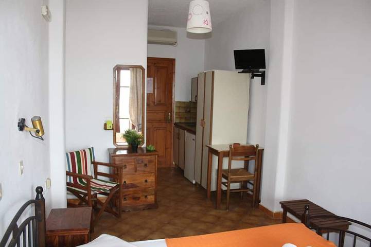 Gîte pour 2 personnes, avec balcon dans Andros - 2
