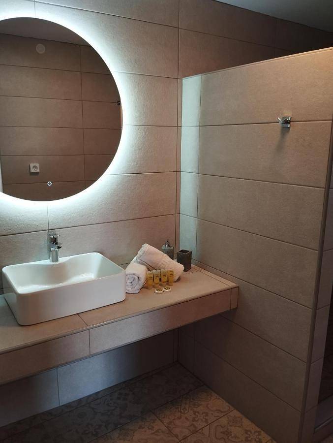 Location de vacances pour 2 personnes, avec vue ainsi que jardin et terrasse dans Apollonia - 2