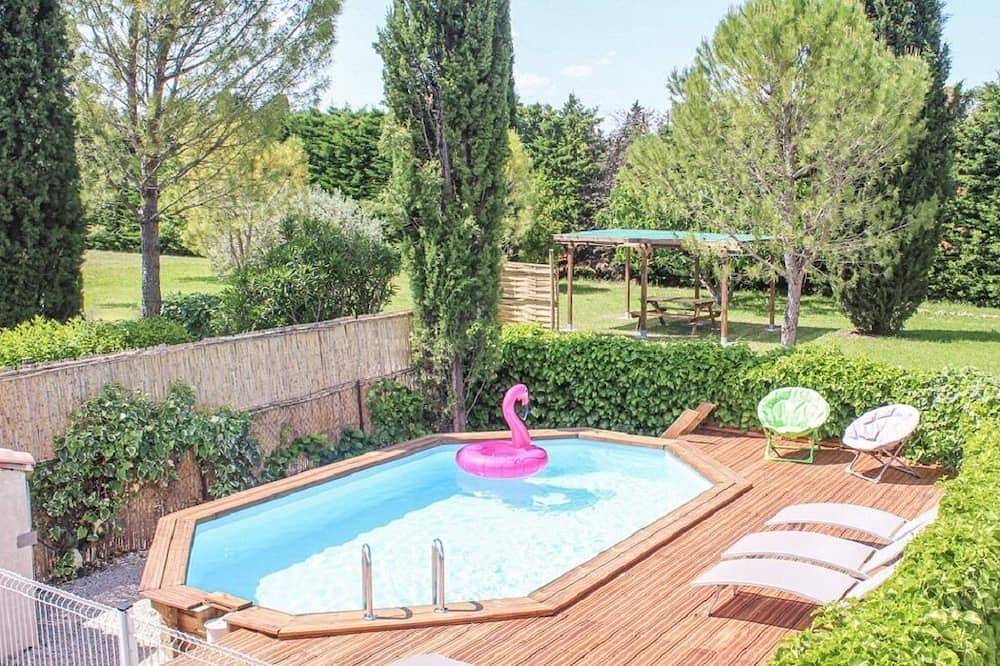 A peaceful house in Provence with a pool, located between the Luberon, Avignon, and Mont Ventoux in Monteux, Vaucluse