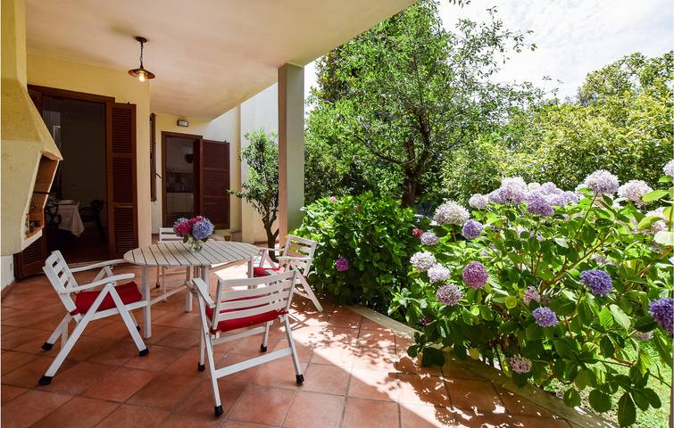 Acogedor apartamento con terraza, aparcamiento y aire acondicionado, a 400 m de Anguillara Sabazia. in Anguillara Sabazia, Lago de Bracciano