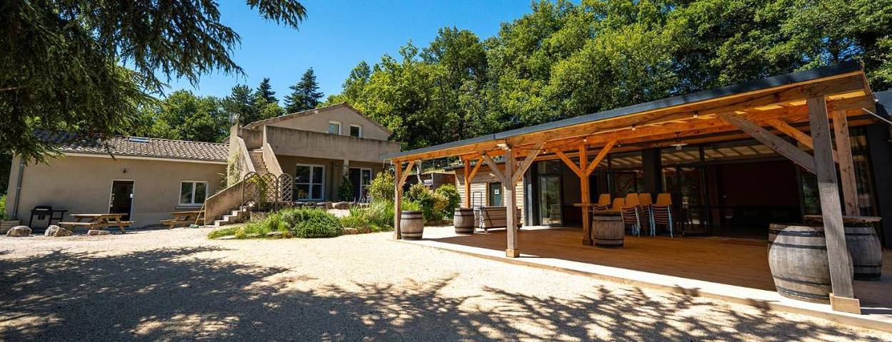 Location de vacances pour 14 personnes, avec vue ainsi que jardin et piscine à Crest - 3