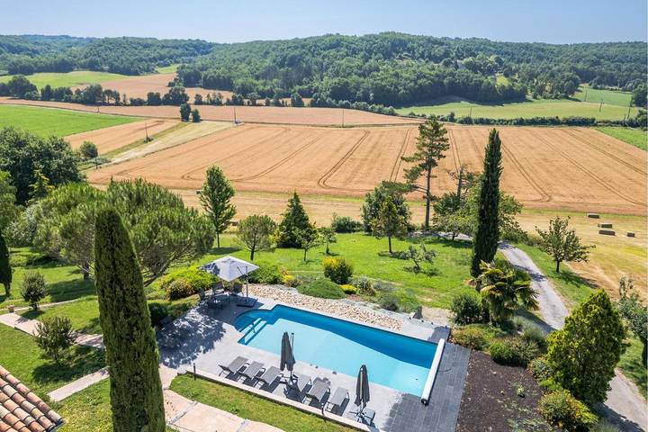 Location de vacances pour 8 personnes, avec piscine et terrasse ainsi que jardin et vue à Valprionde - 4