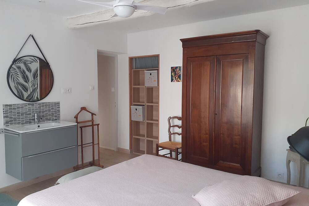 Comfortable country house with large fenced garden in Tourves, Región Brignoles