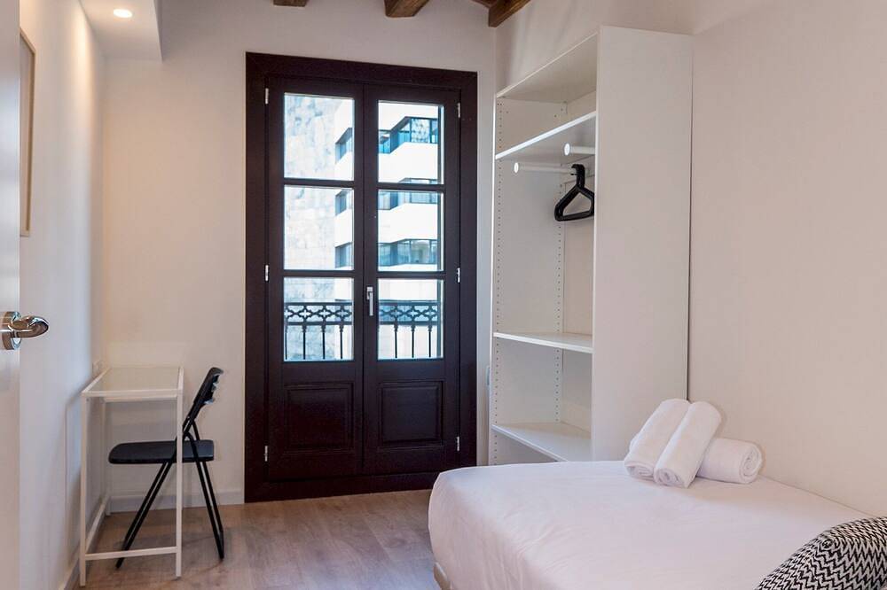 Appartement entier, Bebarceloner Pelayo Apartments - 3 chambres, 2 salles de bain in Barcelona Centre, Barcelone