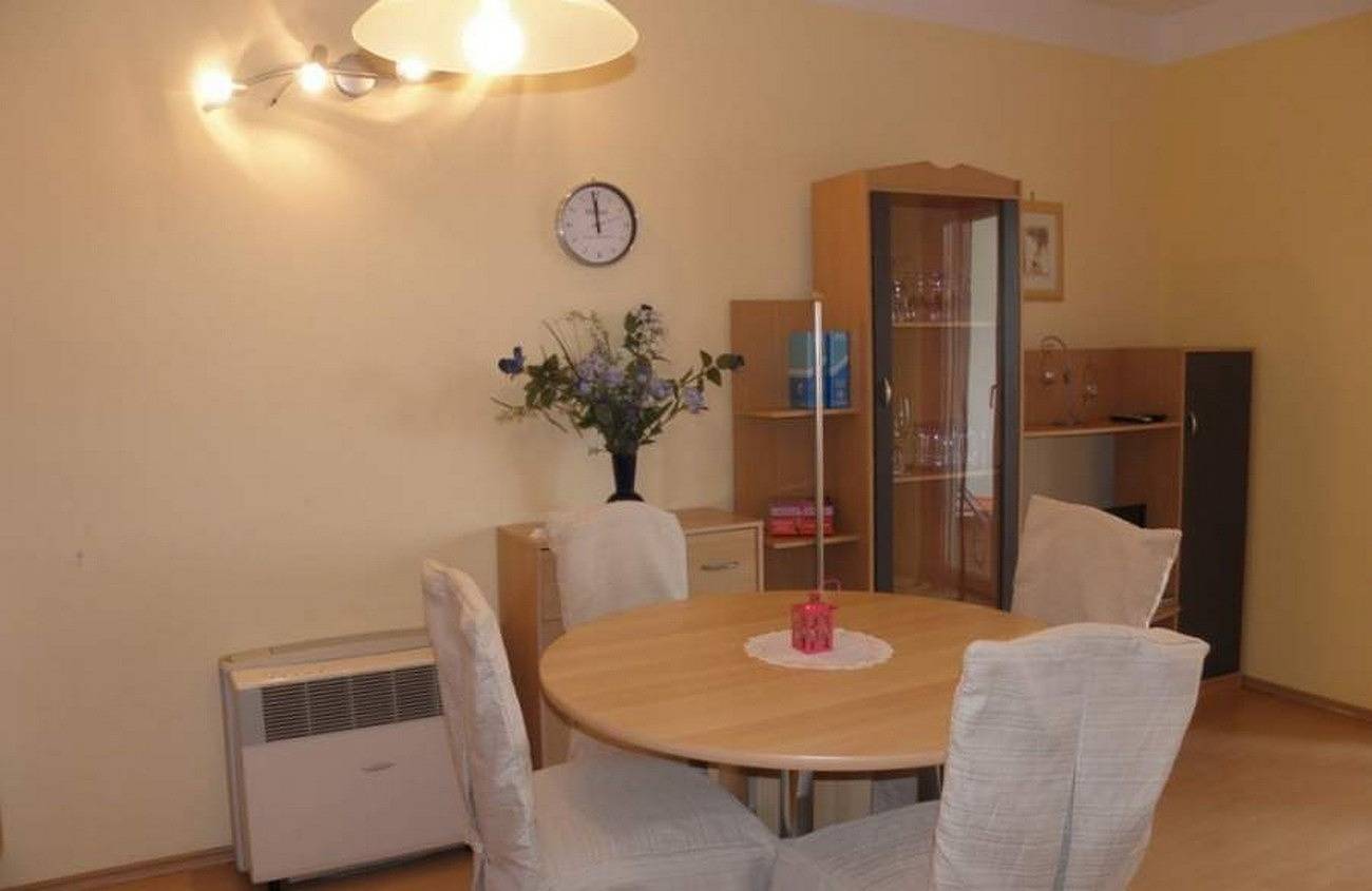 Ganze Wohnung, 1-Zimmer-Ferienwohnung mit Terrasse und Meerblick Barbat, Rab A-22366-b in Barbat na Rabu, Rab