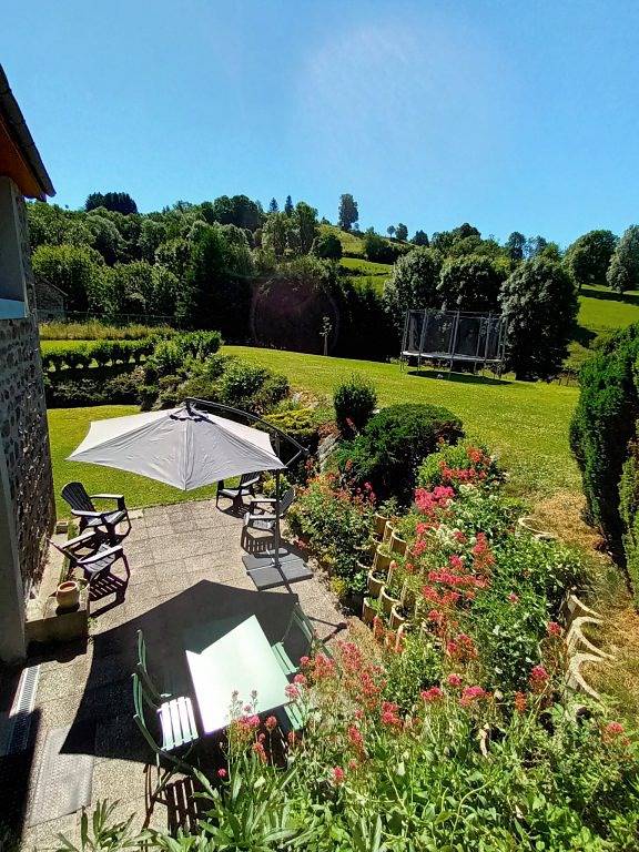 Charmant logement dans petit village typique in Saint-Sauves-d'Auvergne, Parc naturel régional des Volcans d'Auvergne