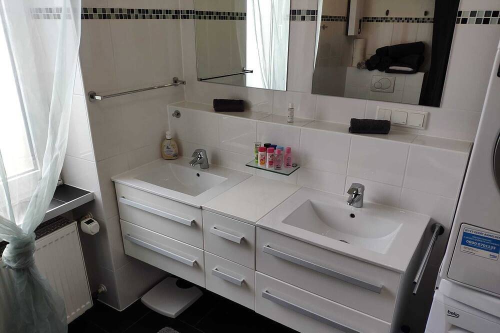 Ganze Wohnung, Kl3: Stylish Downtown Apt + Rooftop Terrace, Walk to Bars & Restaurants! in Kaiserslautern, Saar-Nahe-Bergland