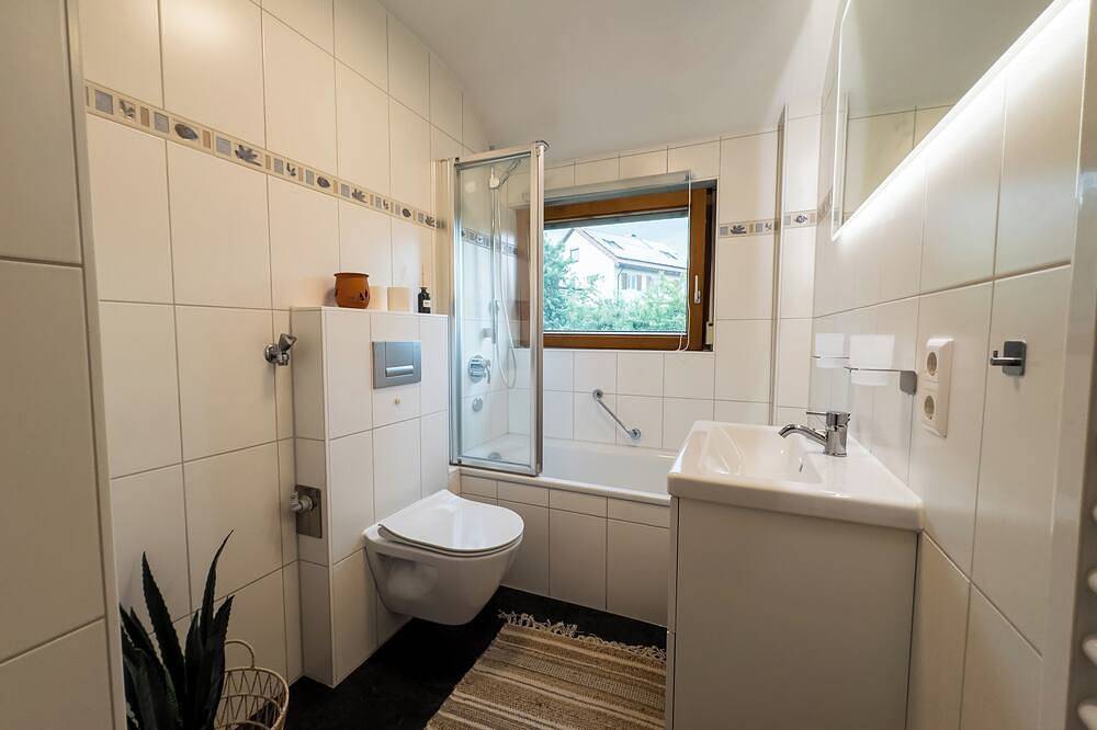 Ganze Wohnung, Modern Glass Front Apartment With Amazing View B17 in Heidenheim, Stuttgart Region
