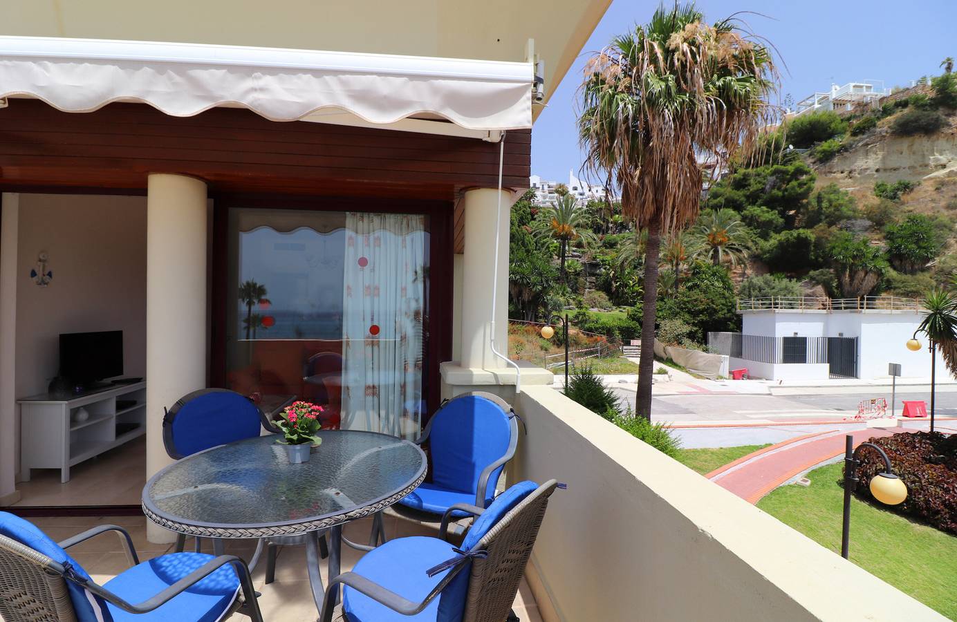 Hel lägenhet, Lägenhet för 4 Personer med balkong in Playa de Burriana, Nerja