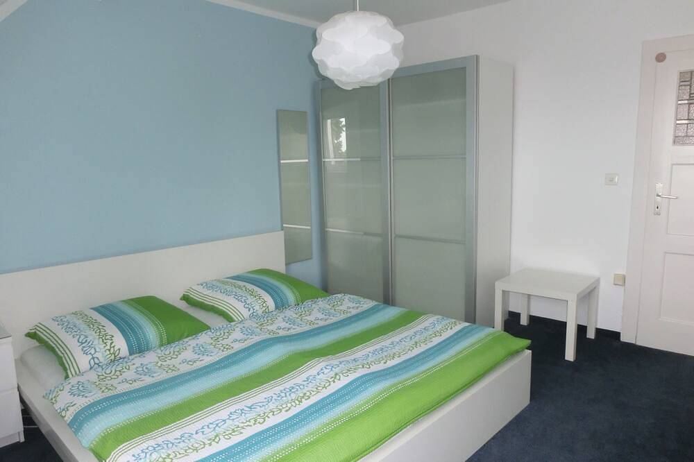 Ganze Wohnung, Ferienwohnung mit herrlichem Blick auf Dresden in Cotta, Dresden