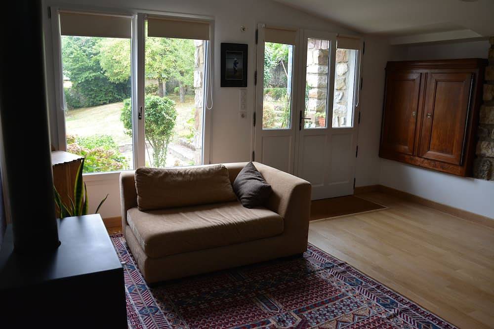 Le charme d'une dépendance au coeur d'un jardin à proximité du centre historique in Le Mans, Sarthe