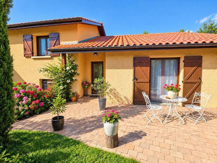 Maison d’hôte pour 6 personnes, avec Jacuzzi ainsi que Terrasse et Jardin dans Rhône