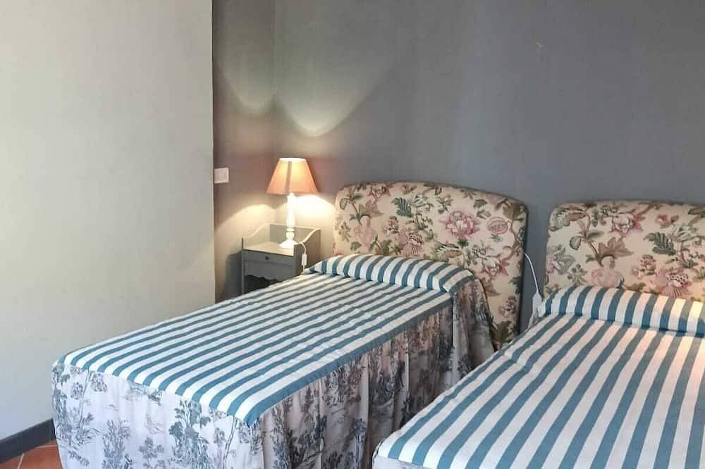 Belvedere House, surrounded by greenery 2 km from the beaches in Santa Marinella, Provincia de Roma