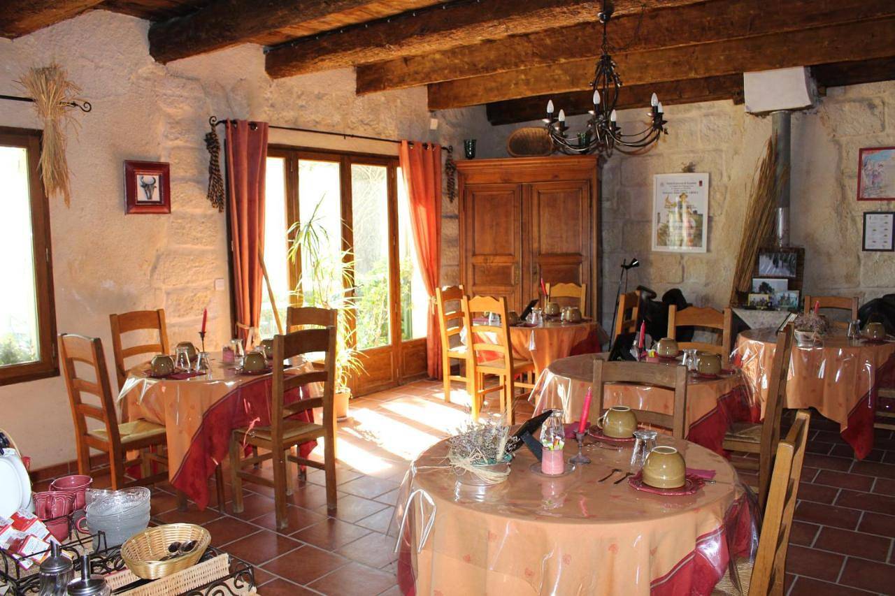 Double Room in Vauvert, Côte méditerranéenne (France)