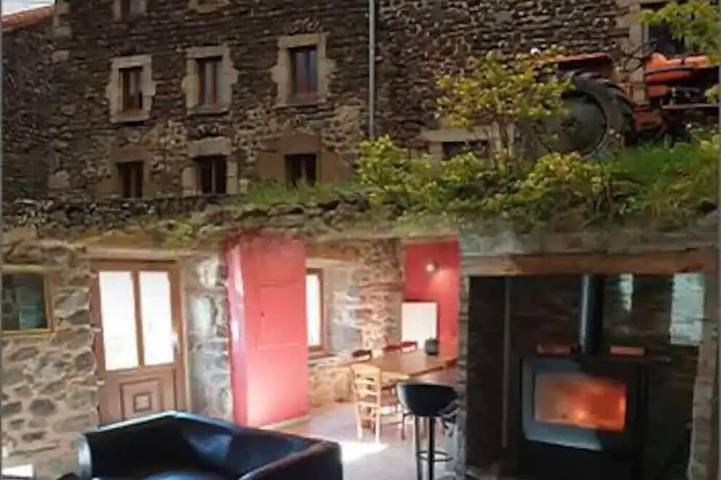 Agriturismo pour 10 personnes, avec jardin dans Fix-Saint-Geneys