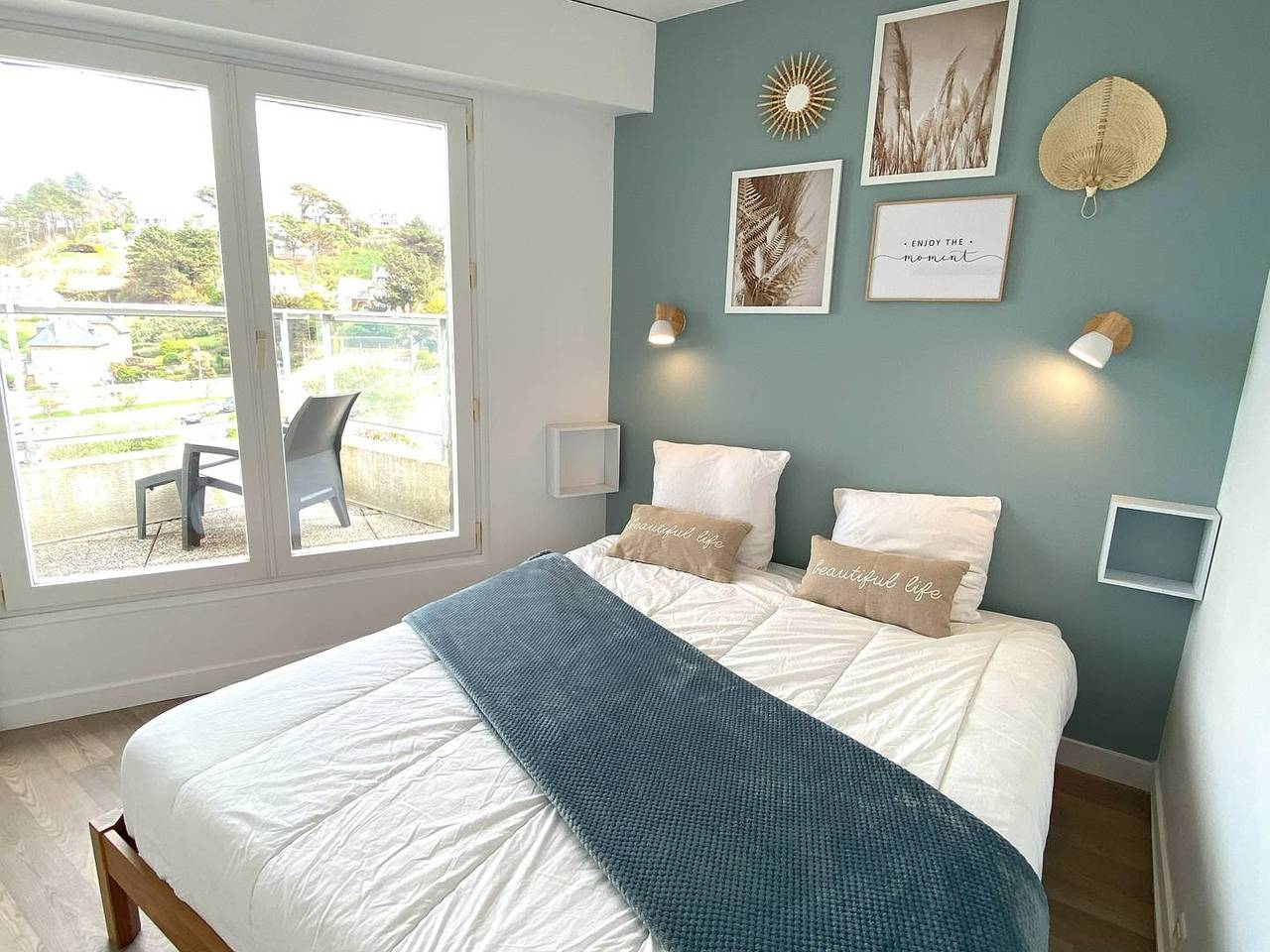 Appartement entier, Appartement Vue Sur Mer plage de Trestrignel avec Wifi à Perros-Guirec in Perros-Guirec, Côte de Granit Rose