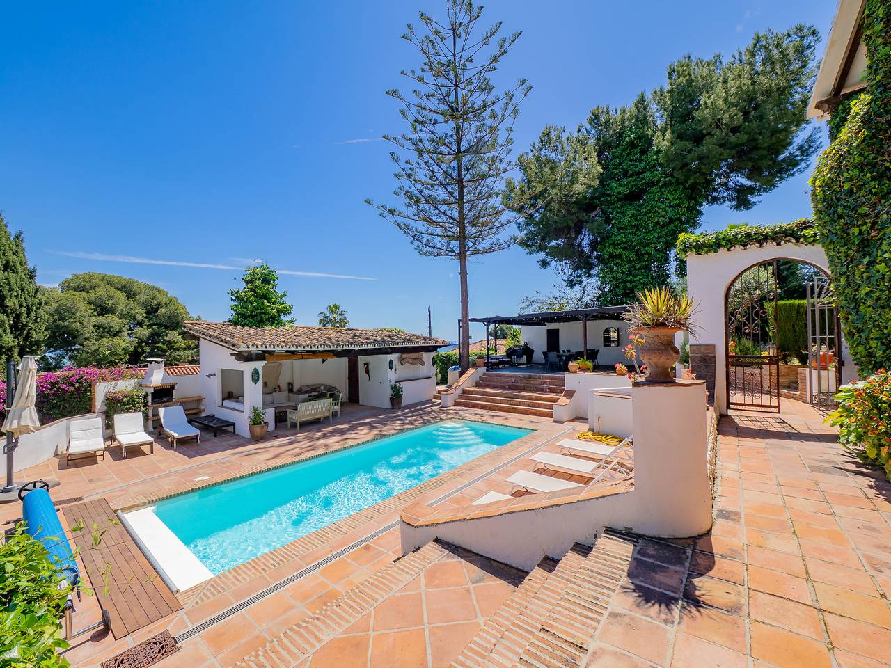 Cubo's Villa Las Capuchinas & Cave House in El Pinar Torremolinos, Torremolinos