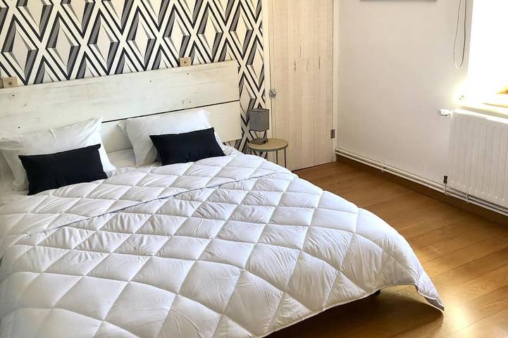 Location de vacances pour 8 personnes, avec jardin et terrasse à Raddon-et-Chapendu - 2