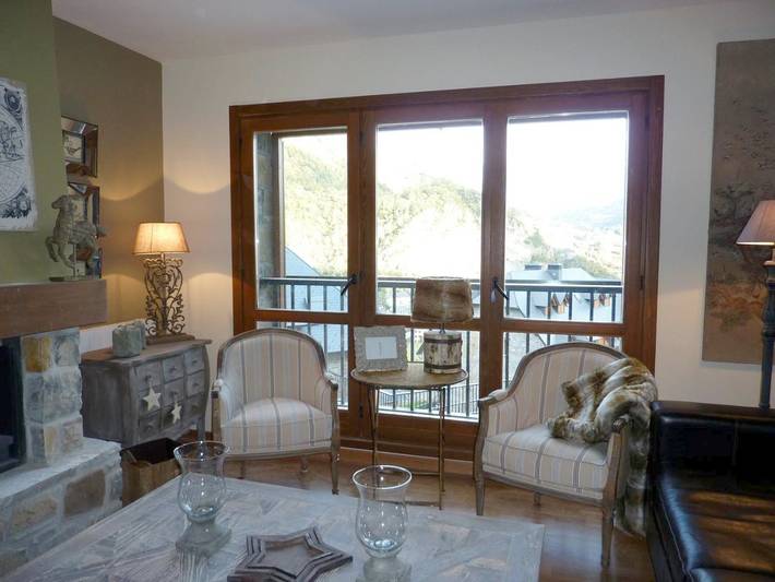 Apartamento para 3 personas, con Terraza y Jardín además de Piscina y Vistas en Escarrilla