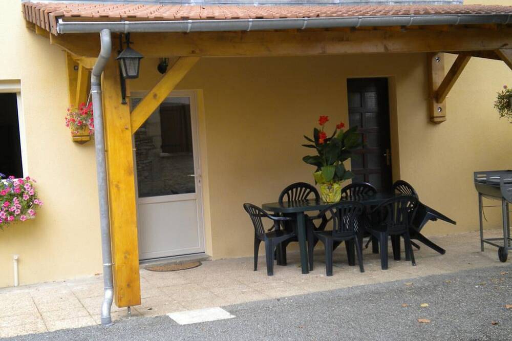 Charming Country House Near Lascaux with Wi-Fi, Bbq, and Baby Equipment in Montignac, Périgord Noir