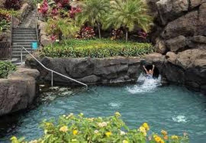 Villa for 8 people, with yard and hot tub as well as pool and balcony in Ko Olina