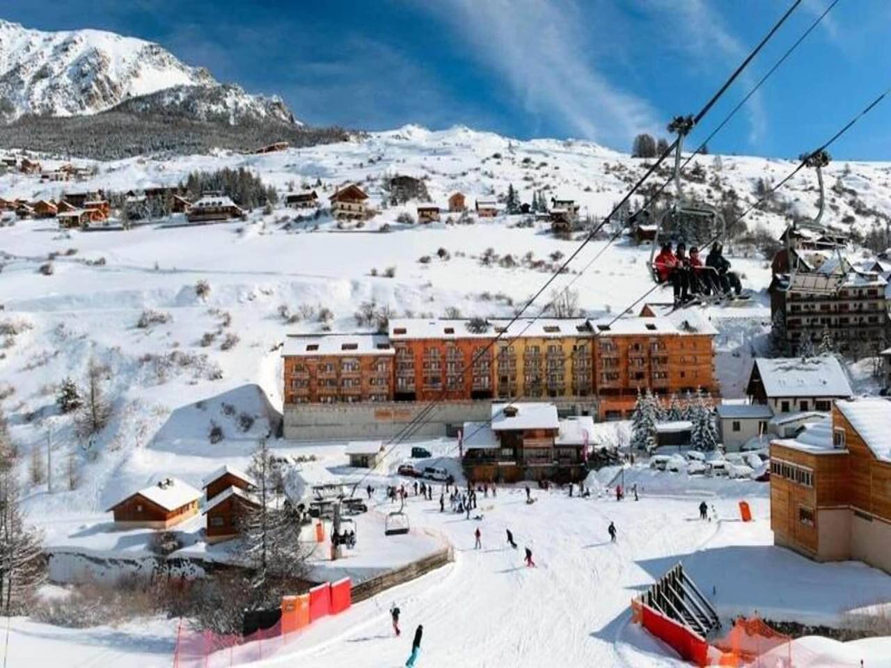 Entire apartment, Apartment in Risoul by St Marie Chairlift in Vars (station de ski), Vars