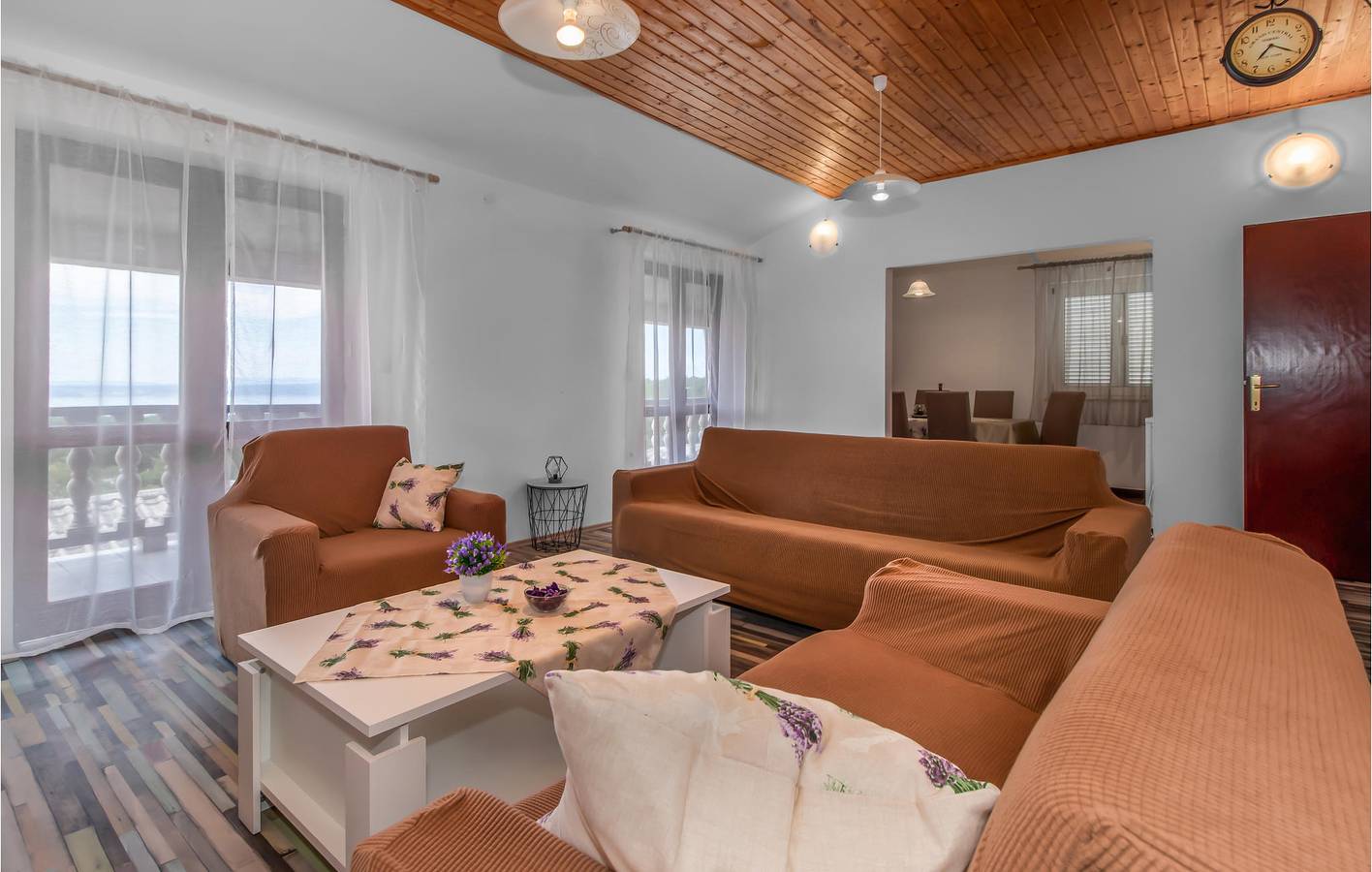 Ganze Ferienwohnung, Gemütliche 2-Zimmer-Wohnung mit Terrasse, 2 km von der Küste und dem Stadtzentrum entfernt in Novi Vinodolski, Primorje-Gorski Kotar