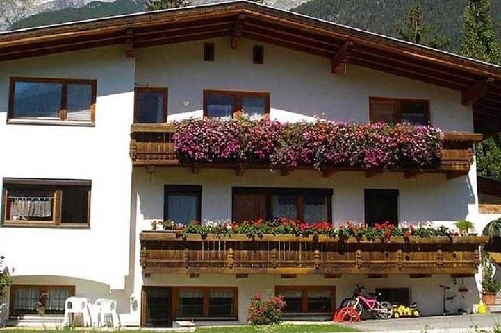 Ferienwohnung für 7 Personen in Grins