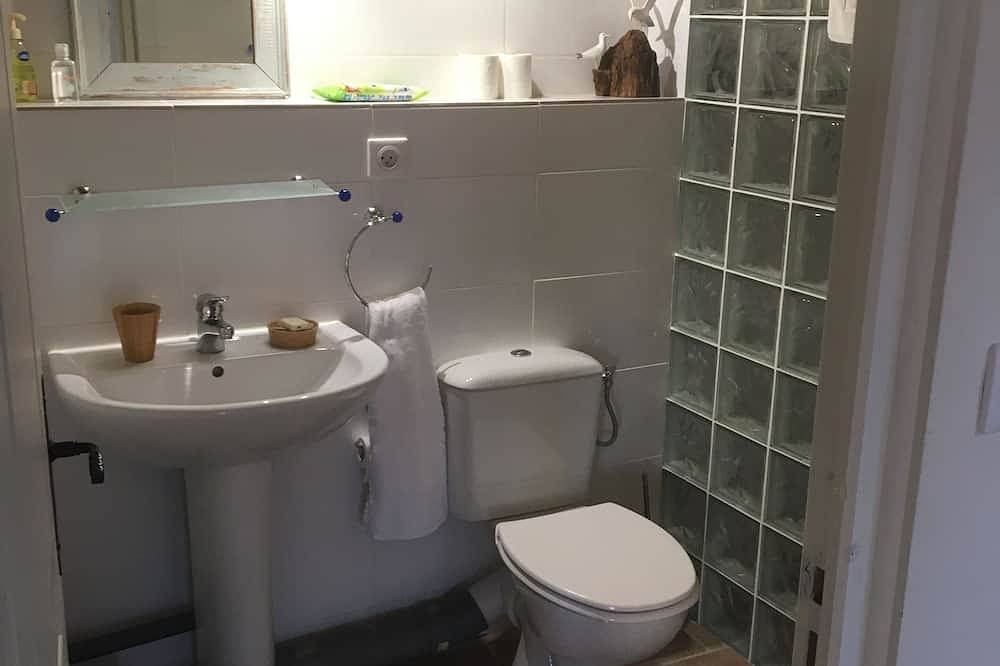 Delightful independant property with garden in small medieval fortified citadel in Pujols, Región de Villeneuve-sur-Lot