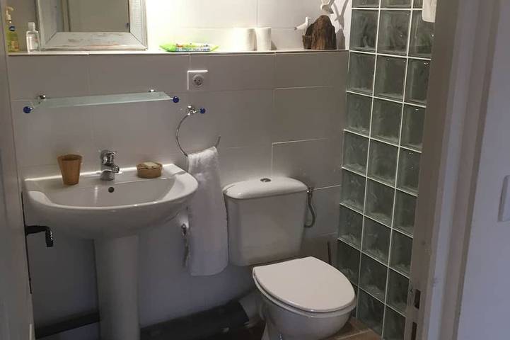 Gîte pour 3 personnes, avec jardin à Pujols - 2