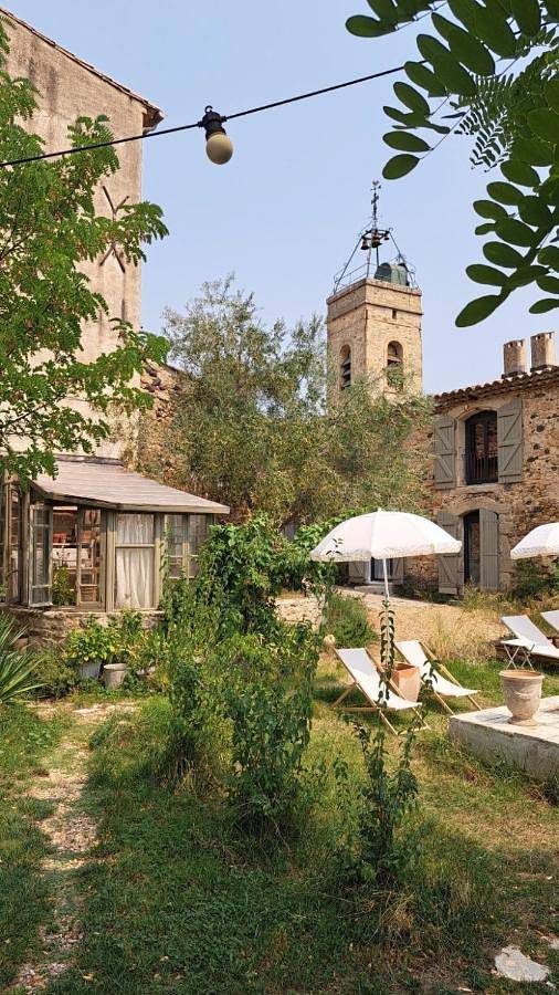 Gîte pour 2 personnes, avec Jardin ainsi que Piscine et Vue à Lieuran-Cabrières