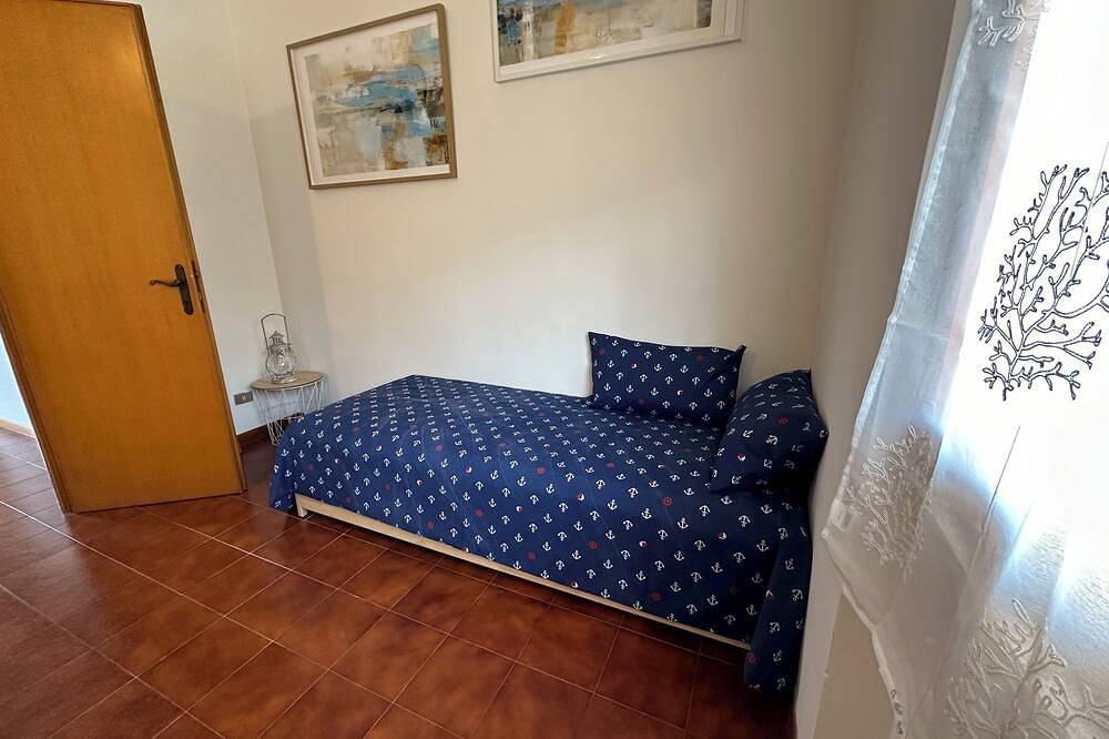 Cozy two-level house with beautiful terrace with views.Pets allowed in Anzio, Rome Province
