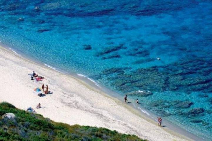 Gîte pour 4 personnes, avec Terrasse et Jardin dans Plage Venga Di L Oru Santa Maria Poggio