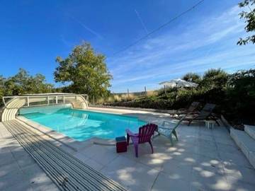 Gîte pour 2 personnes, avec piscine ainsi que terrasse et jardin à Fleurac