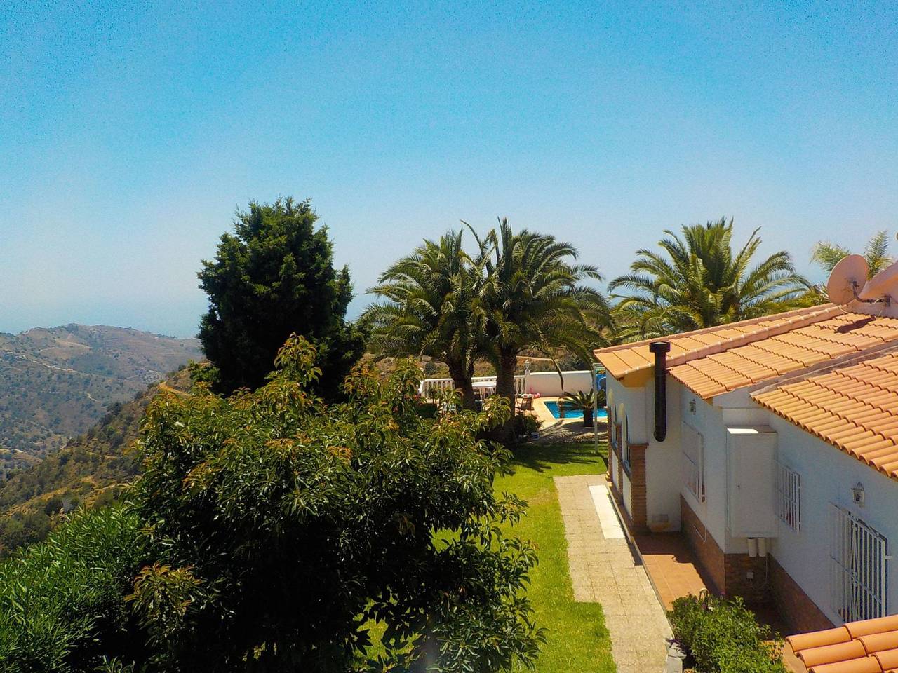 Casa Palmeras in Sayalonga mit Gepflegtem Garten in Sayalonga, Costa del Sol