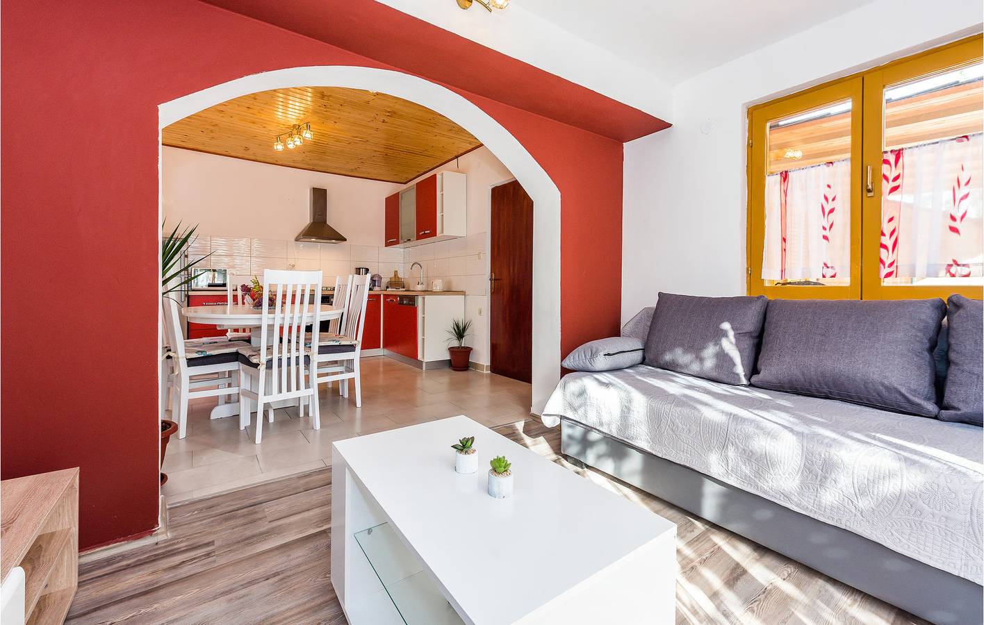 Ganze Ferienwohnung, Ferienwohnung für 6 Personen mit Terrasse in Skradin, Šibenik-Knin